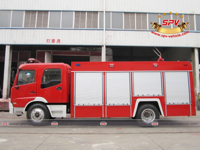 Side view of Fire fighting truck Dongfeng